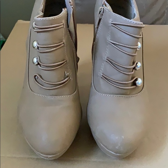 Shoes - Picture 5 of 5